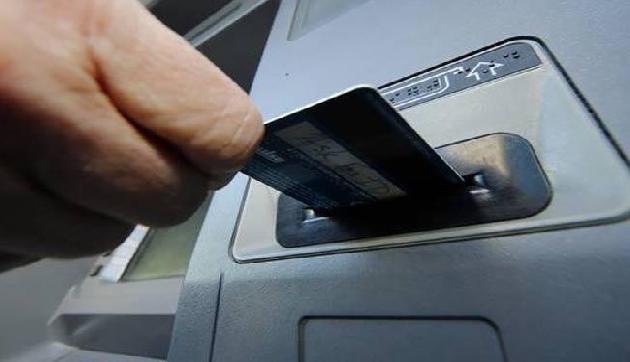 असमः SBI के ATM में कैश की कमी से हाहाकार, बैंक मैनेजर ने दिया आश्वासन असमः SBI के ATM में कैश की कमी से हाहाकार, बैंक मैनेजर ने दिया आश्वासन