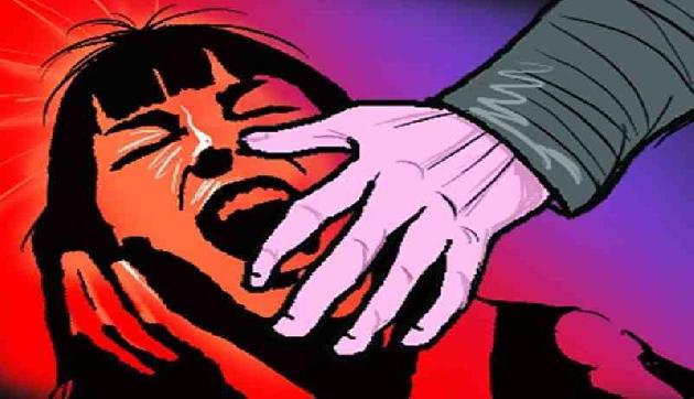 अरुणाचलः लड़की के साथ रेप की कोशिश करने वाले सरकारी कर्मचारी के लिए सजा की मांग अरुणाचलः लड़की के साथ रेप की कोशिश करने वाले सरकारी कर्मचारी के लिए सजा की मांग