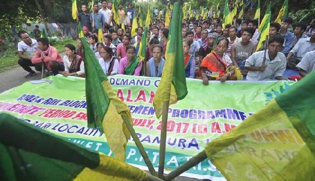 त्रिपुराः पूर्व विधायक पर हमला करने के आरोप में 11 IPFT कार्यकर्ता गिरफ्तार
त्रिपुराः पूर्व विधायक पर हमला करने के आरोप में 11 IPFT कार्यकर्ता गिरफ्तार
