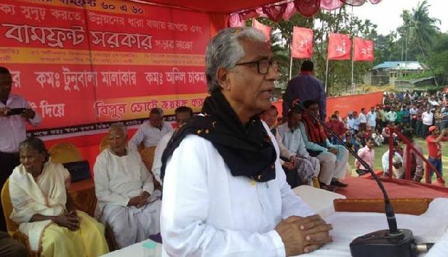 माणिक सरकार का गंभीर आरोप, सत्ता में आने के लिए समाज में दरार पैदा कर रही है भाजपा माणिक सरकार का गंभीर आरोप, सत्ता में आने के लिए समाज में दरार पैदा कर रही है भाजपा