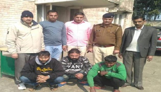 लड़की का सहारा लेकर लोगों को लूटने वाला गिरोह गिरफ्तार लड़की का सहारा लेकर लोगों को लूटने वाला गिरोह गिरफ्तार