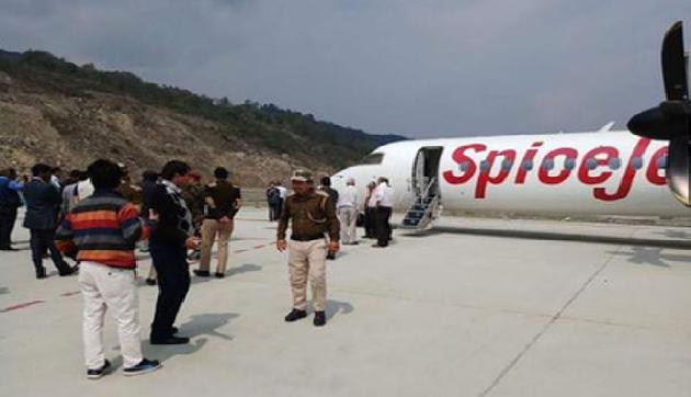 सिक्किम पैकयॉन्ग एयरपोर्ट पर पहली कमर्शियल फ्लाइट हुर्इ सफलतापूर्वक लैंड सिक्किम पैकयॉन्ग एयरपोर्ट पर पहली कमर्शियल फ्लाइट हुर्इ सफलतापूर्वक लैंड