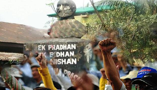 कोकराझार में श्यामा प्रसाद मुखर्जी की मूर्ति तोड़ी गई कोकराझार में श्यामा प्रसाद मुखर्जी की मूर्ति तोड़ी गई