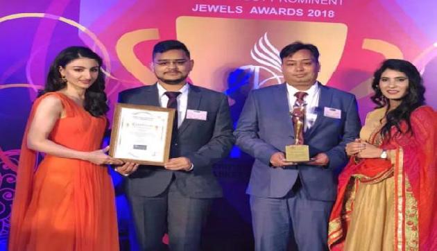 सिक्किम के दो ज्वैलर्स को सोहा अली खान ने किया सम्मानित सिक्किम के दो ज्वैलर्स को सोहा अली खान ने किया सम्मानित