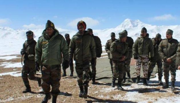 डोकलाम पर भारत और चीन के बीच बढ़ा विवाद, सेना प्रमुख पहुंचे लद्दाख डोकलाम पर भारत और चीन के बीच बढ़ा विवाद, सेना प्रमुख पहुंचे लद्दाख