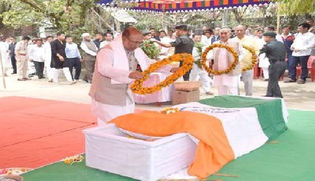 मणिपुर के पूर्व सीएम आरके दोरेंद्र सिंह का निधन, इंफाल में हुआ अंतिम संस्कार मणिपुर के पूर्व सीएम आरके दोरेंद्र सिंह का निधन, इंफाल में हुआ अंतिम संस्कार