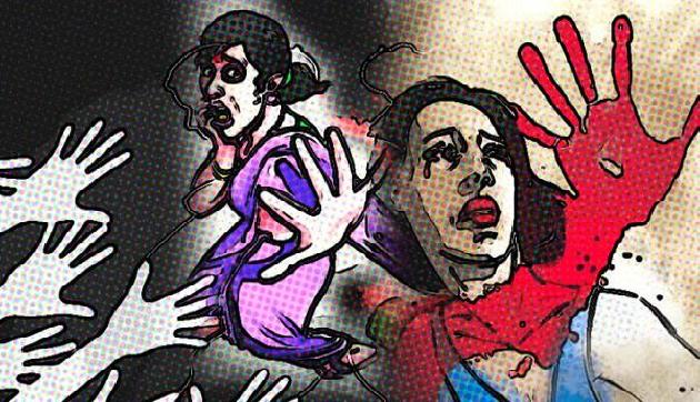 महिला को पति व बेटे के सामने न्यूड कर पीटा, मामला दर्ज महिला को पति व बेटे के सामने न्यूड कर पीटा, मामला दर्ज
