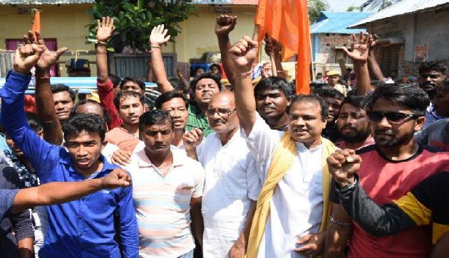 बजरंग दल और वीएचपी ने दी थी BJP के मुख्यमंत्री को धमकी बजरंग दल और वीएचपी ने दी थी BJP के मुख्यमंत्री को धमकी