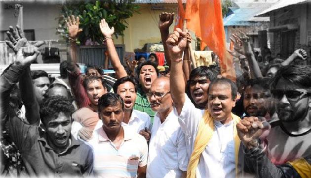 ’देश नहीं बांटने देंगे, गाय नहीं काटने देंगे’ नारे के साथ त्रिपुरा में VHP और बजरंग दल ने निकाली रैली ’देश नहीं बांटने देंगे, गाय नहीं काटने देंगे’ नारे के साथ त्रिपुरा में VHP और बजरंग दल ने निकाली रैली