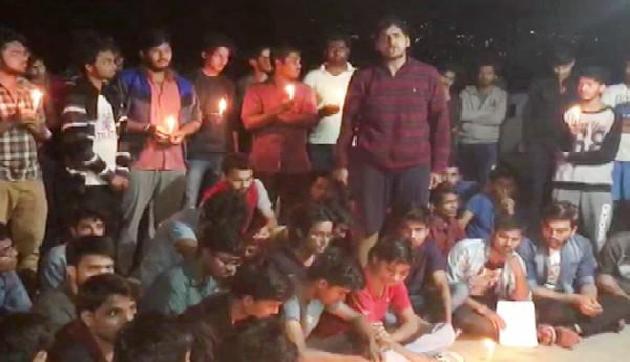 'कॉलेज प्रशासन की लापरवाही से हुर्इ NIT मिजोरम में बिहारी छात्र की मौत' 'कॉलेज प्रशासन की लापरवाही से हुर्इ NIT मिजोरम में बिहारी छात्र की मौत'