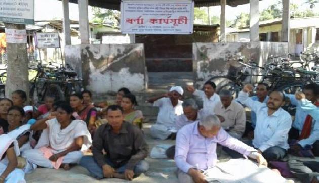 केएमएसएस ने सोनोवाल सरकार को घेरा, शिक्षित बेरोजगारों को धोखा देने का लगाया आरोप केएमएसएस ने सोनोवाल सरकार को घेरा, शिक्षित बेरोजगारों को धोखा देने का लगाया आरोप