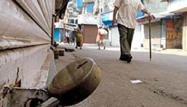 मणिपुर में बंद, नाकेबंदी से जन-जीवन प्रभावित
मणिपुर में बंद, नाकेबंदी से जन-जीवन प्रभावित