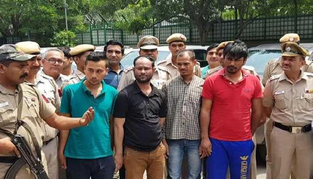 दिल्ली पुलिस ने पकड़े मणिपुर के हाईटेक कार चोर, एक एमबीए, तो दूसरा पुलिस कांस्टेबल दिल्ली पुलिस ने पकड़े मणिपुर के हाईटेक कार चोर, एक एमबीए, तो दूसरा पुलिस कांस्टेबल