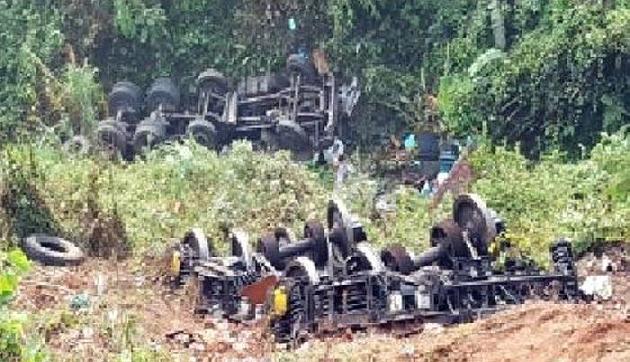 मेघालय : रेल का चक्का ले जा रहा ट्रक दुर्घटनाग्रस्त , चालक घायल मेघालय : रेल का चक्का ले जा रहा ट्रक दुर्घटनाग्रस्त , चालक घायल
