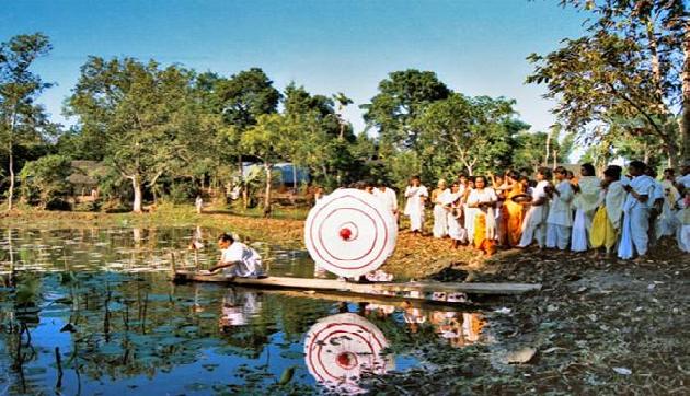 पूरे विश्व में असम के इस गांव से शुरू हुआ था काला जादू , आने से खौफ खाते हैं लोग पूरे विश्व में असम के इस गांव से शुरू हुआ था काला जादू , आने से खौफ खाते हैं लोग