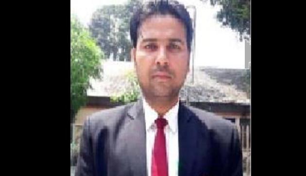 असमः टीटी ने पेश की ईमानदारी की मिसाल, यात्री को लौटाया रुपयों से भरा हुआ पर्स असमः टीटी ने पेश की ईमानदारी की मिसाल, यात्री को लौटाया रुपयों से भरा हुआ पर्स