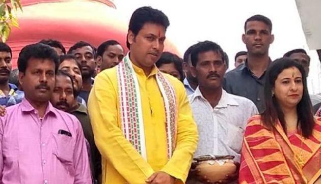 इस बार बुरे फंसे मोदी सरकार के ये मुख्यमंत्री, शाही परिवार के निशाने पर आए इस बार बुरे फंसे मोदी सरकार के ये मुख्यमंत्री, शाही परिवार के निशाने पर आए