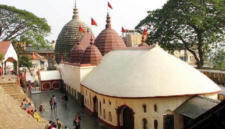 ये है भारत का सबसे रहस्यमय मंदिर, यहां भक्तों को प्रसाद में मिलता है खून से सना कपड़ा ये है भारत का सबसे रहस्यमय मंदिर, यहां भक्तों को प्रसाद में मिलता है खून से सना कपड़ा