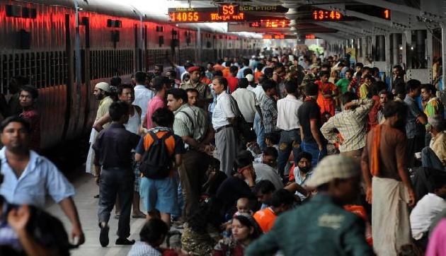 ट्रेन से सफर करने वाले यात्रियों को रेलवे ने दिया बड़ा झटका ट्रेन से सफर करने वाले यात्रियों को रेलवे ने दिया बड़ा झटका