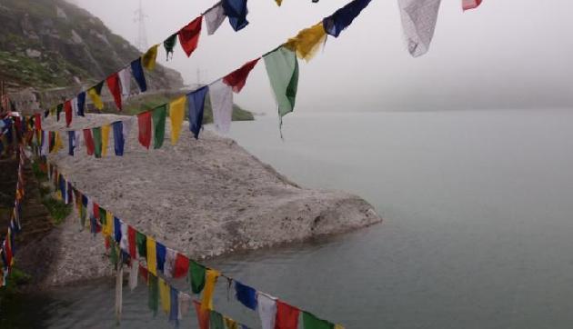 खूबसूरती में स्विट्जरलैंड से कम नहीं सिक्किम, आज के दिन ही बना था भारत का 22वां राज्य खूबसूरती में स्विट्जरलैंड से कम नहीं सिक्किम, आज के दिन ही बना था भारत का 22वां राज्य