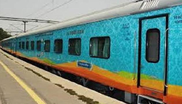 हमसफर एक्सप्रेस का रैक रात के अंधेरे में अगरतला रवाना, यात्रियों को करना पड़ सकता है लंबा इंतजार हमसफर एक्सप्रेस का रैक रात के अंधेरे में अगरतला रवाना, यात्रियों को करना पड़ सकता है लंबा इंतजार