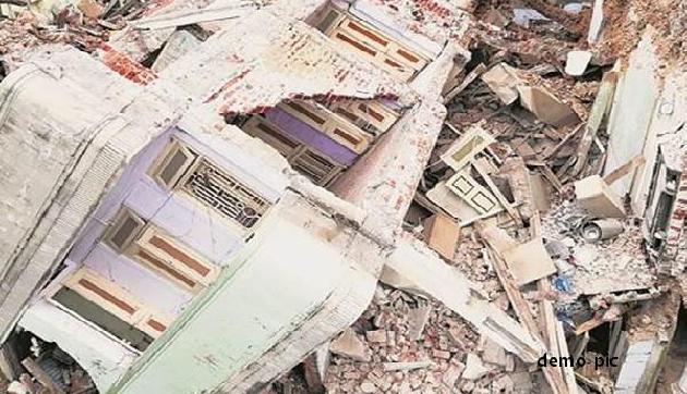 भारी बारिश ने मचाया कहर, भरभराकर गिर गए दो मकान, मासूम के साथ 4 की मौत भारी बारिश ने मचाया कहर, भरभराकर गिर गए दो मकान, मासूम के साथ 4 की मौत