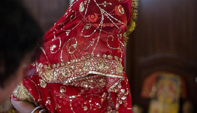 मिलिए इस लुटेरी दुल्हन से, इनके कारनामों पर यकीन नहीं कर पाएंगे आप मिलिए इस लुटेरी दुल्हन से, इनके कारनामों पर यकीन नहीं कर पाएंगे आप