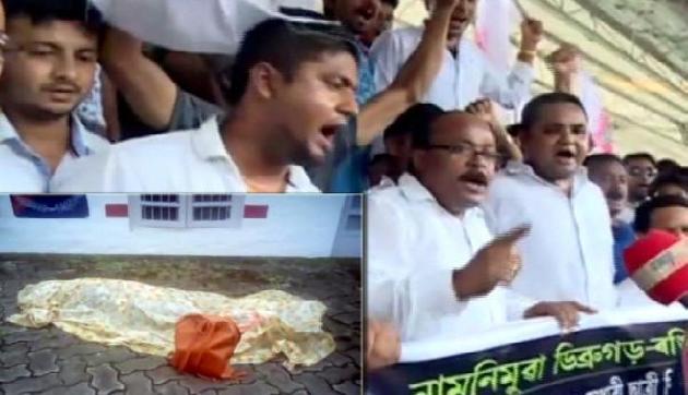 राधा हत्याकांडः रेलवे के खिलाफ फूटा लोगों का गुस्सा, पुलिस नाकाम, आरोपी अब तक फरार राधा हत्याकांडः रेलवे के खिलाफ फूटा लोगों का गुस्सा, पुलिस नाकाम, आरोपी अब तक फरार