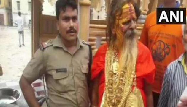 6 करोड़ का Gold पहनकर कांवड़ लेकर निकले 'गोल्डन बाबा', सच्चाई जान रह जाएंगे दंग 6 करोड़ का Gold पहनकर कांवड़ लेकर निकले 'गोल्डन बाबा', सच्चाई जान रह जाएंगे दंग