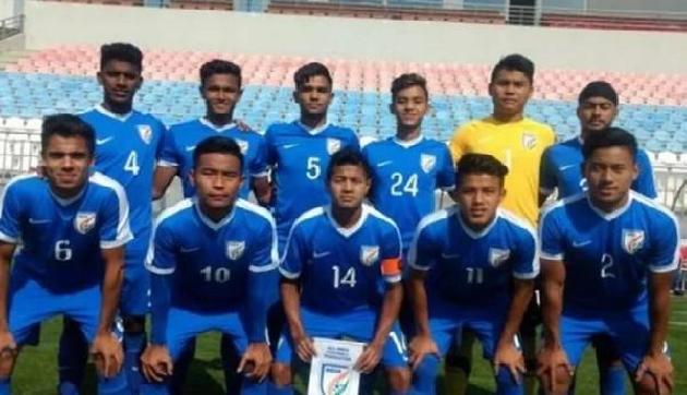 बचपन में पत्थर तोड़ने वाला यह खिलाड़ी, अाज भारतीय फुटबॉल के इस सपने को पूरा करने में जुटा बचपन में पत्थर तोड़ने वाला यह खिलाड़ी, अाज भारतीय फुटबॉल के इस सपने को पूरा करने में जुटा