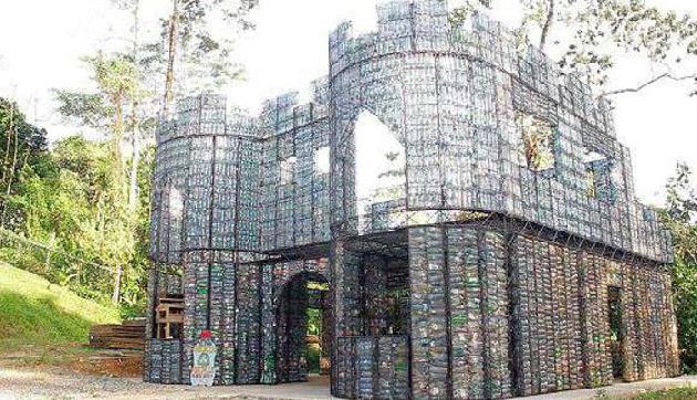Plastic के 14000 बोतलों से बना दिया आलीशान घर, 120 घर बनाने का है लक्ष्य Plastic के 14000 बोतलों से बना दिया आलीशान घर, 120 घर बनाने का है लक्ष्य