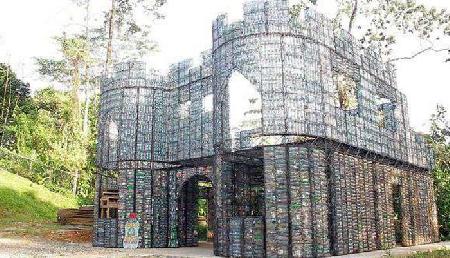 Plastic के 14000 बोतलों से बना दिया आलीशान घर, 120 घर बनाने का है लक्ष्य Plastic के 14000 बोतलों से बना दिया आलीशान घर, 120 घर बनाने का है लक्ष्य
