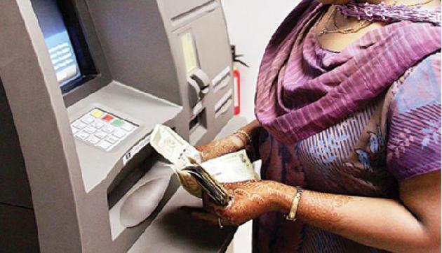 ATM नियमों में बदलाव से लगेगा आपकी जेब को झटका, ये है नियम
ATM नियमों में बदलाव से लगेगा आपकी जेब को झटका, ये है नियम