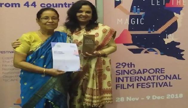 सिंगापुर फिल्म फेस्टिवल में रहा रीमा दास की फिल्म का जलवा, मिला बेस्ट फीचर अवार्ड सिंगापुर फिल्म फेस्टिवल में रहा रीमा दास की फिल्म का जलवा, मिला बेस्ट फीचर अवार्ड