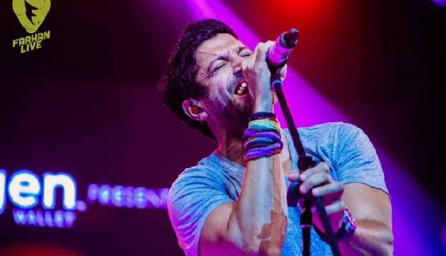 लाइव कंसर्ट में Farhan Akhtar ने बांधा समा, देर रात तक झूमे लोग लाइव कंसर्ट में Farhan Akhtar ने बांधा समा, देर रात तक झूमे लोग