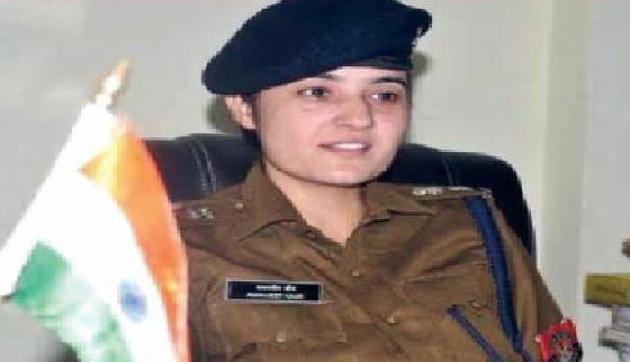 नशे के शौकीनों को ट्रैफिक पुलिस की हिदायत, कहा-साथ लेकर चले वाहन चालक नशे के शौकीनों को ट्रैफिक पुलिस की हिदायत, कहा-साथ लेकर चले वाहन चालक