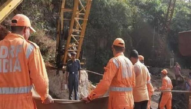 खदान में फंसे मजदूरों तक पहुंचे गोताखोर, नहीं मिला कोई भी श्रमिक, जानिए हादसे से जुड़ी खास बातें खदान में फंसे मजदूरों तक पहुंचे गोताखोर, नहीं मिला कोई भी श्रमिक, जानिए हादसे से जुड़ी खास बातें
