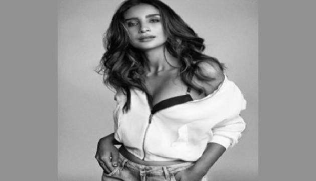 Western हो या एथनिक हर ड्रेस में हॉट लगती हैं Rajkumar की Girlfriend Western हो या एथनिक हर ड्रेस में हॉट लगती हैं Rajkumar की Girlfriend