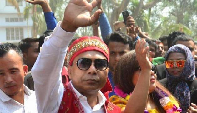 कांग्रेस ने खोले अपने पत्ते, इस नेता पर जताया भरोसा
कांग्रेस ने खोले अपने पत्ते, इस नेता पर जताया भरोसा