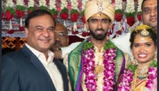 बैडमिंटन स्टार सिक्की रेड्डी ने शादी में आने के लिए जताया हिमंता का आभार बैडमिंटन स्टार सिक्की रेड्डी ने शादी में आने के लिए जताया हिमंता का आभार