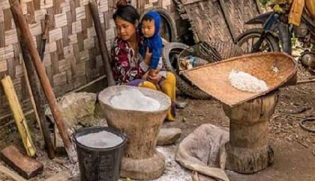 यहां अपनी सुंदर पत्नियों को बना देते हैं बदसूरत, सच्चाई जानकर उड़ जाएंगे होश
यहां अपनी सुंदर पत्नियों को बना देते हैं बदसूरत, सच्चाई जानकर उड़ जाएंगे होश