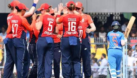 महिला क्रिकेट: भारत 1 रन से हारा, इंग्लैंड ने की 3-0 से क्लीन स्वीप महिला क्रिकेट: भारत 1 रन से हारा, इंग्लैंड ने की 3-0 से क्लीन स्वीप