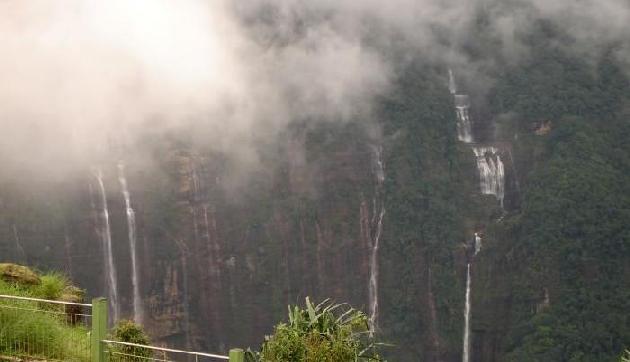 विदेश नहीं बल्कि पूर्वोत्तर की इन जगहों पर घूमने का बनाएं प्लान, एक अद्भुत अनुभव विदेश नहीं बल्कि पूर्वोत्तर की इन जगहों पर घूमने का बनाएं प्लान, एक अद्भुत अनुभव