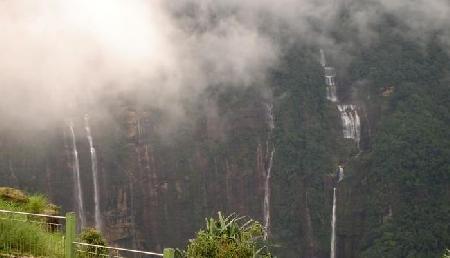 विदेश नहीं बल्कि पूर्वोत्तर की इन जगहों पर घूमने का बनाएं प्लान, एक अद्भुत अनुभव विदेश नहीं बल्कि पूर्वोत्तर की इन जगहों पर घूमने का बनाएं प्लान, एक अद्भुत अनुभव