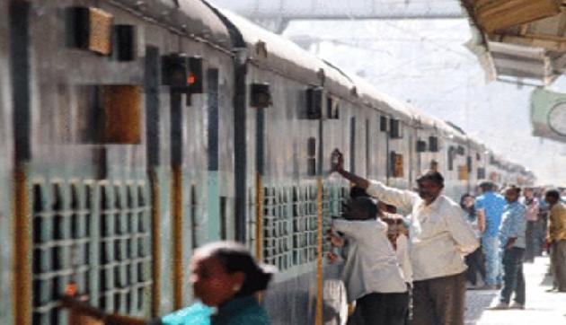 Railway ने शुरू की खास सुविधा! मुसीबत के समय करेगी आपकी मदद Railway ने शुरू की खास सुविधा! मुसीबत के समय करेगी आपकी मदद