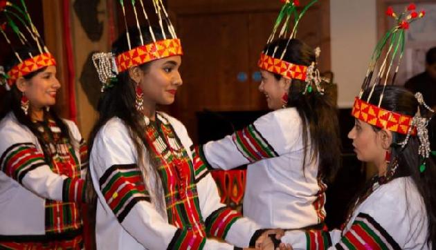 भारत के आदिवासियों ने लंदन में दिखाया जलवा, देखते रह गए अंग्रेज भारत के आदिवासियों ने लंदन में दिखाया जलवा, देखते रह गए अंग्रेज