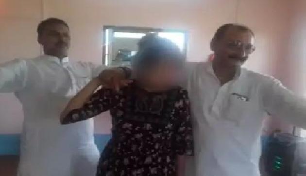 लड़कियों के साथ कथित रूप से विधायकों का वीडियो वायरल, स्पीकर ने मांगी रिपोर्ट लड़कियों के साथ कथित रूप से विधायकों का वीडियो वायरल, स्पीकर ने मांगी रिपोर्ट