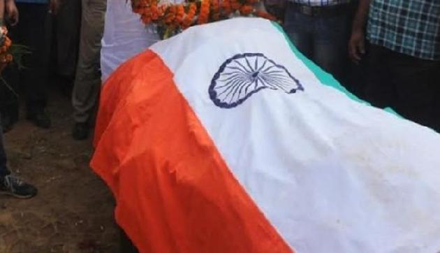 शहीद के नाम पर ग्रामीणों ने सड़क बनाने की मांग की, जानिए पूरी खबर
शहीद के नाम पर ग्रामीणों ने सड़क बनाने की मांग की, जानिए पूरी खबर