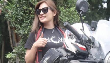नागा लड़की ने उठाया महिलाओं का हौसला बढ़ाने का बीड़ा, राज्यपाल ने दिखाई हरी झंडी नागा लड़की ने उठाया महिलाओं का हौसला बढ़ाने का बीड़ा, राज्यपाल ने दिखाई हरी झंडी