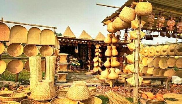 मन मोह लेगा ये अनोखा Bazar, 50 साल से महिलाएं संभाल रही सभी दुकानें मन मोह लेगा ये अनोखा Bazar, 50 साल से महिलाएं संभाल रही सभी दुकानें